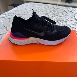 Black nike epic reacts